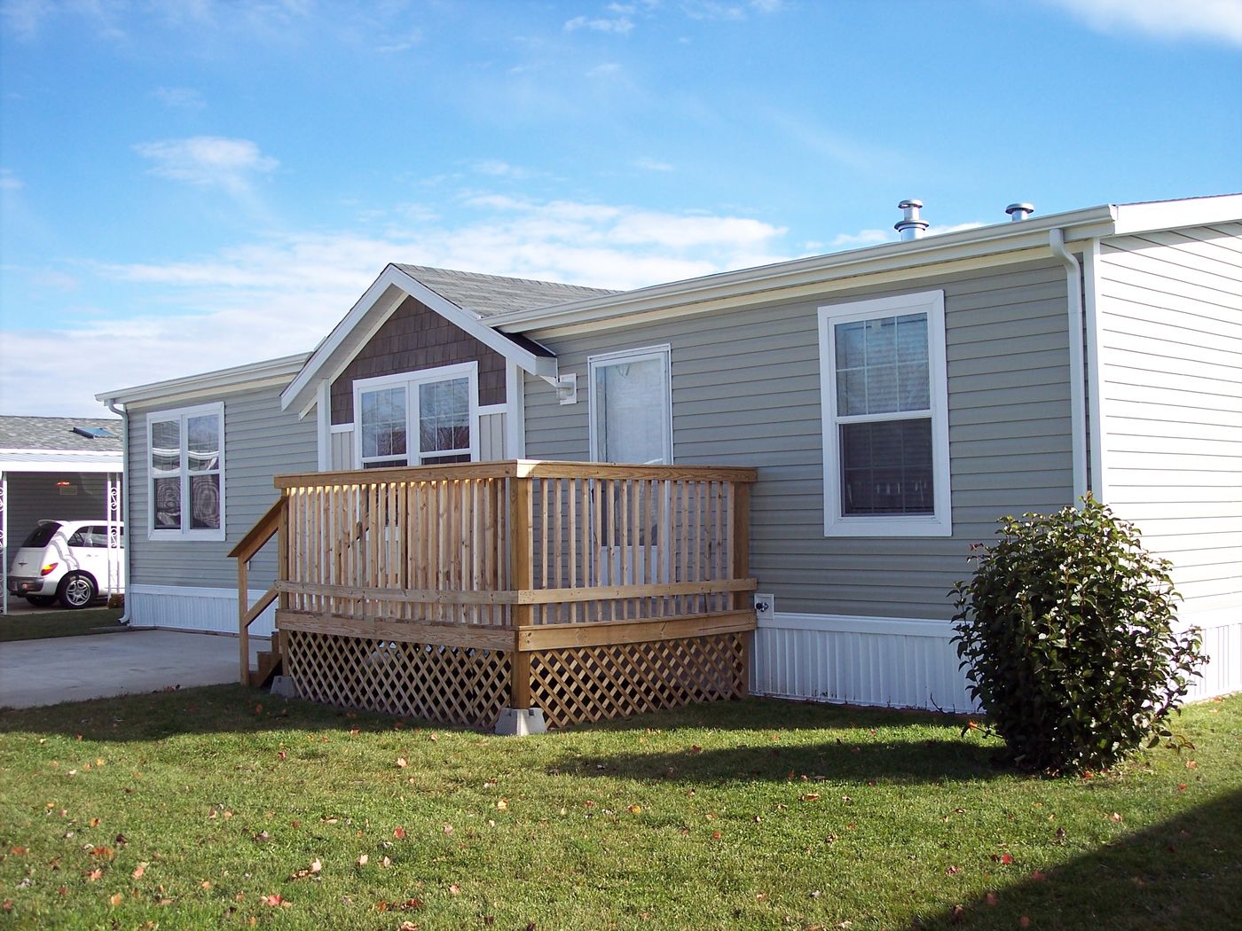 The SPRING MEADOW 4828-MS007 SECT Floor Plan. This Manufactured Mobile Home features 3 bedrooms and 2 baths.