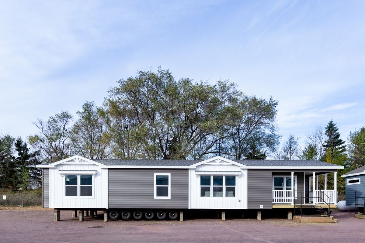 The FREEDOM 427 Exterior. This Manufactured Mobile Home features 3 bedrooms and 2.5 baths.