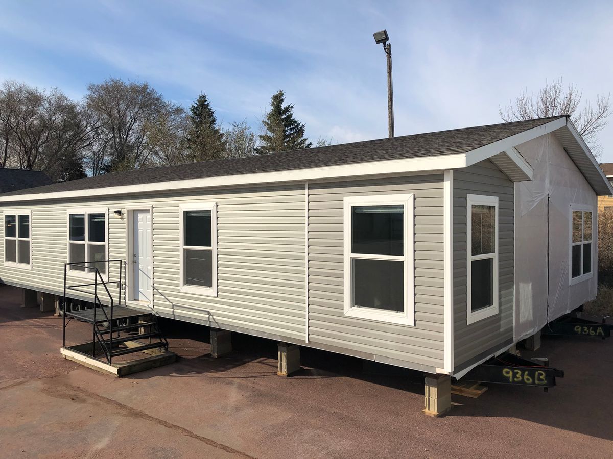 The LIFESTYLE 212 Exterior. This Manufactured Mobile Home features 3 bedrooms and 2 baths.
