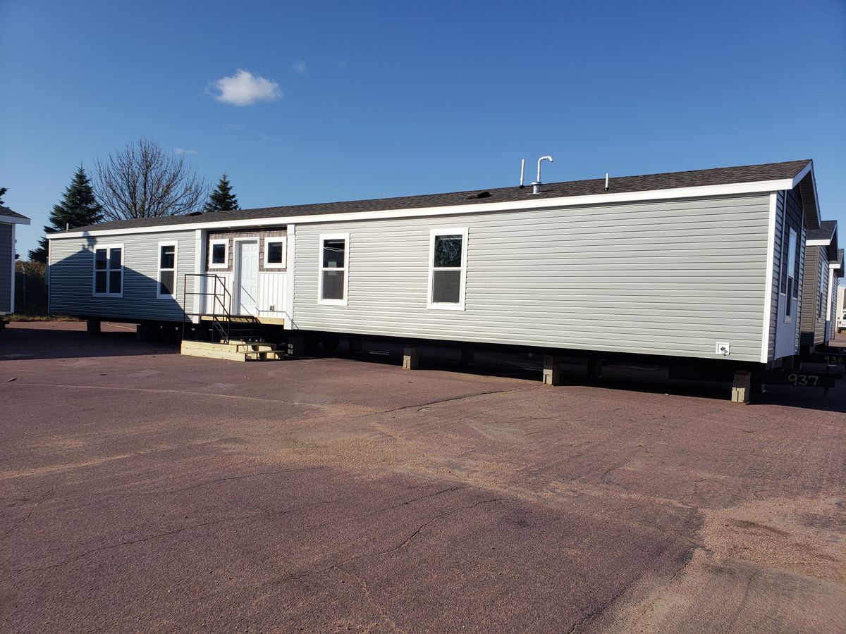 The LIFESTYLE 213 Exterior. This Manufactured Mobile Home features 3 bedrooms and 2 baths.