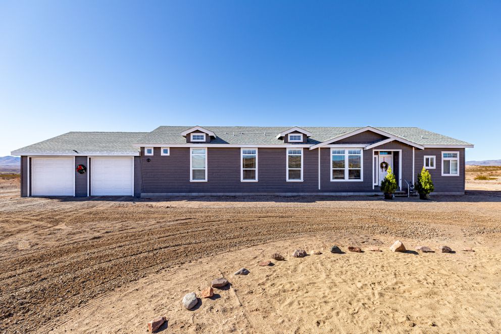 The ENCHANTMENT 3070A Exterior. This Manufactured Mobile Home features 3 bedrooms and 2 baths.