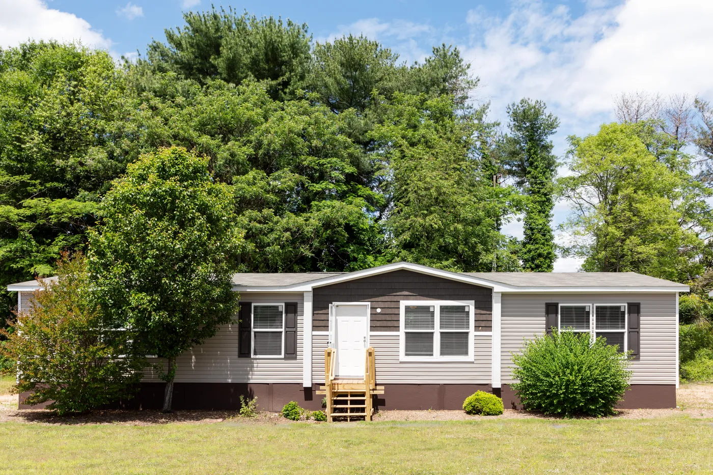 The LEWIS Exterior. This Manufactured Mobile Home features 3 bedrooms and 2 baths.
