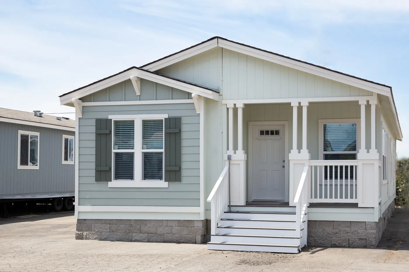 The CORONADO 2458B Exterior. This Manufactured Mobile Home features 3 bedrooms and 2 baths.