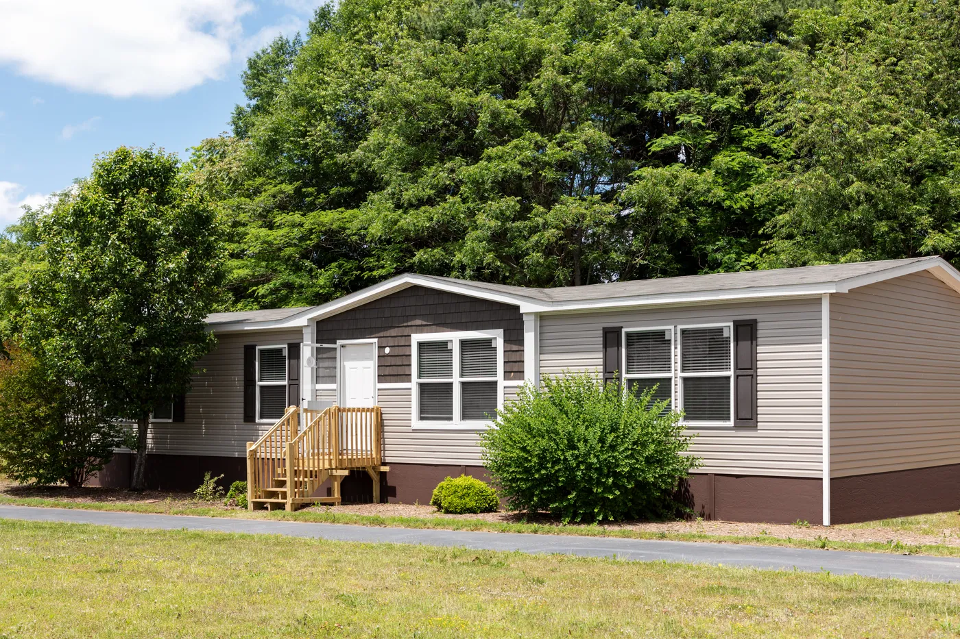 The LEWIS Exterior. This Manufactured Mobile Home features 3 bedrooms and 2 baths.