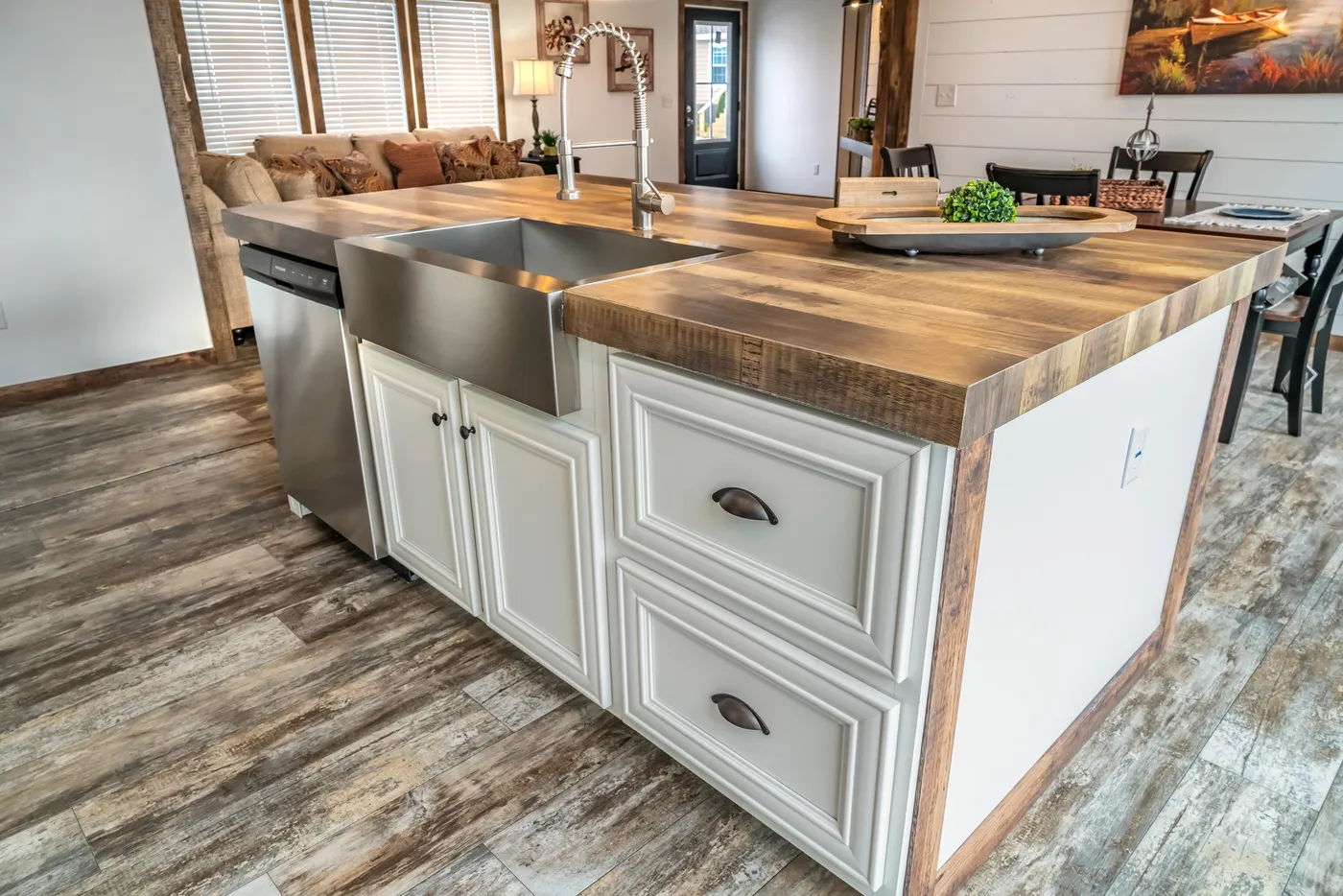 The THE AVALYN Features. This Manufactured Mobile Home features 3 bedrooms and 2 baths.