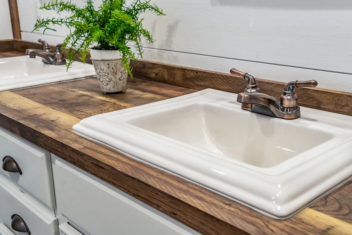 The THE AVALYN Features. This Manufactured Mobile Home features 3 bedrooms and 2 baths.
