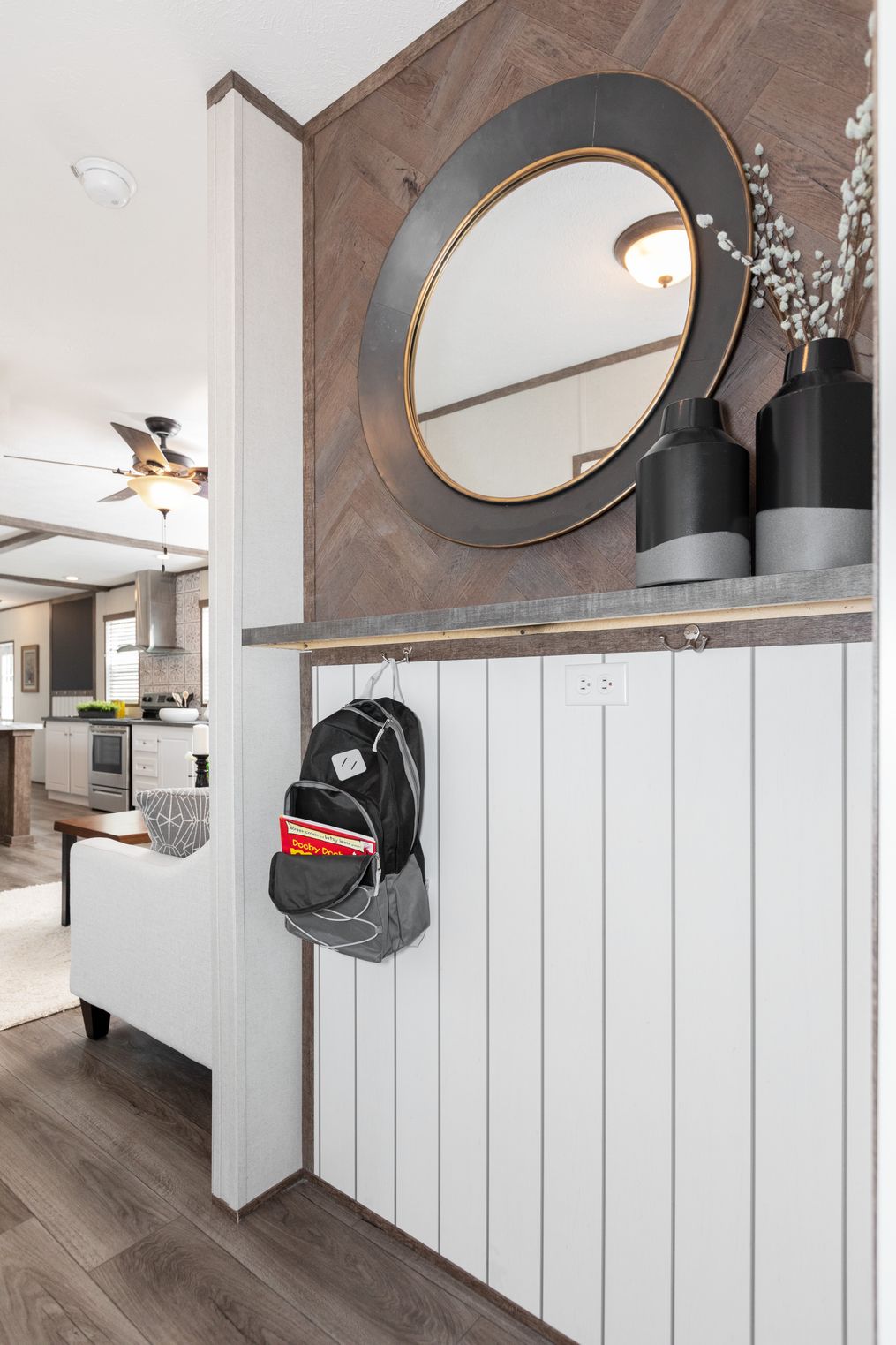 The PLATINUM ANNIVERSARY Foyer. This Manufactured Mobile Home features 3 bedrooms and 2 baths.
