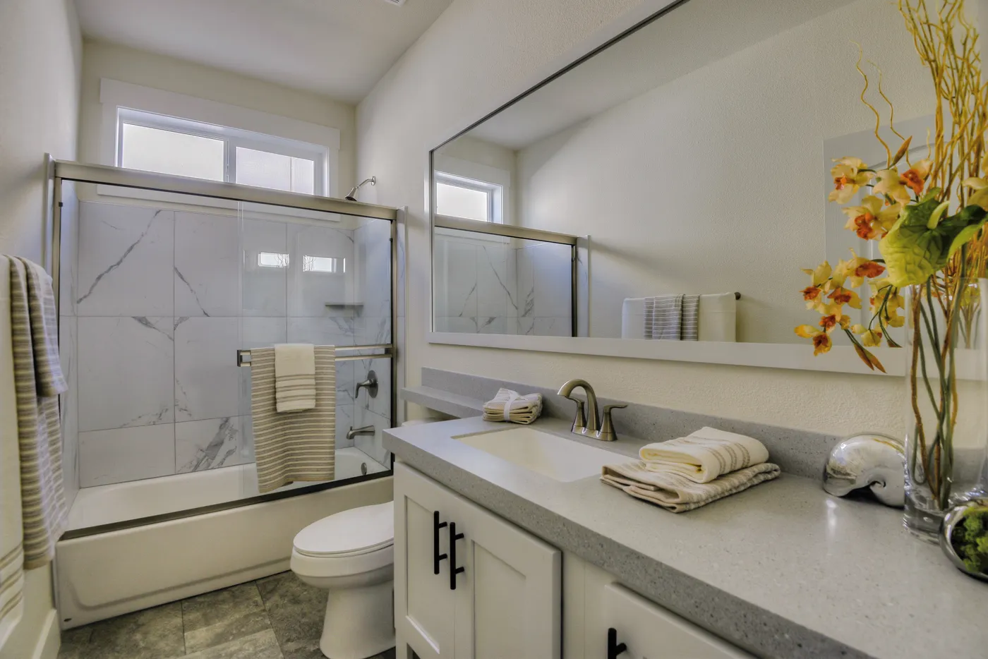 The CORONADO 2458F Guest Bathroom. This Manufactured Mobile Home features 3 bedrooms and 3 baths.