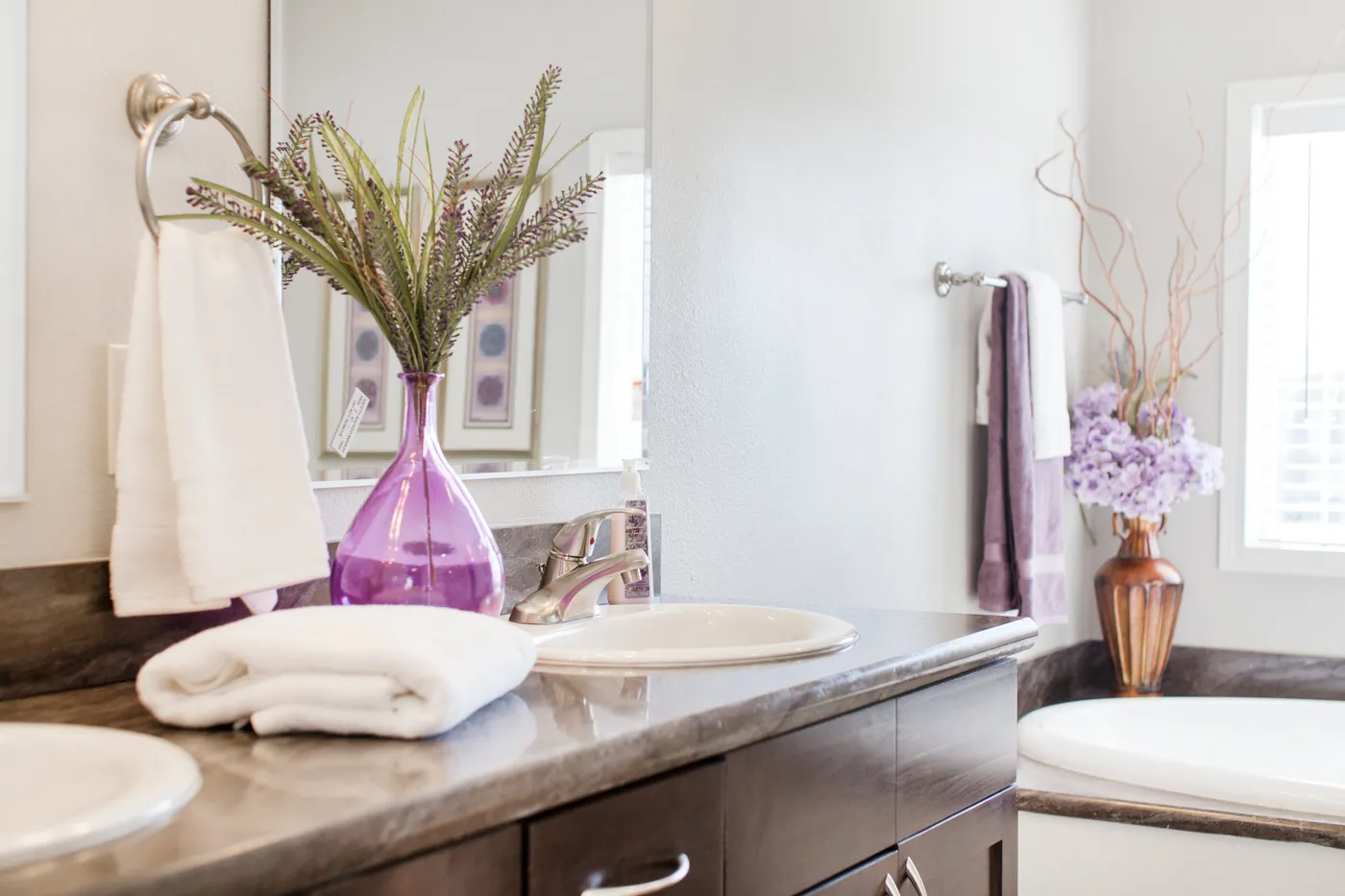 The K2760B Primary Bathroom. This Manufactured Mobile Home features 4 bedrooms and 2 baths.