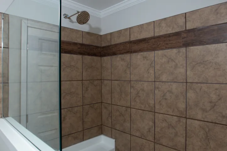 The THE FREEDOM BREEZE Primary Bathroom. This Manufactured Mobile Home features 3 bedrooms and 2 baths.