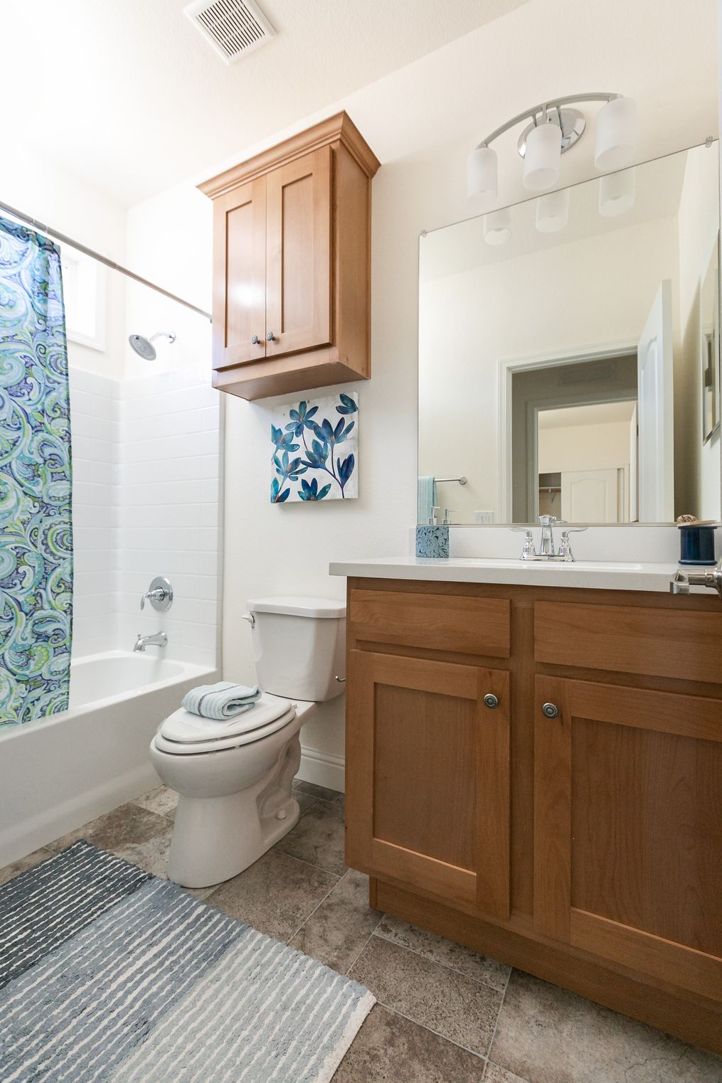 The MORRO BAY 20563-A Guest Bathroom. This Manufactured Mobile Home features 3 bedrooms and 2 baths.