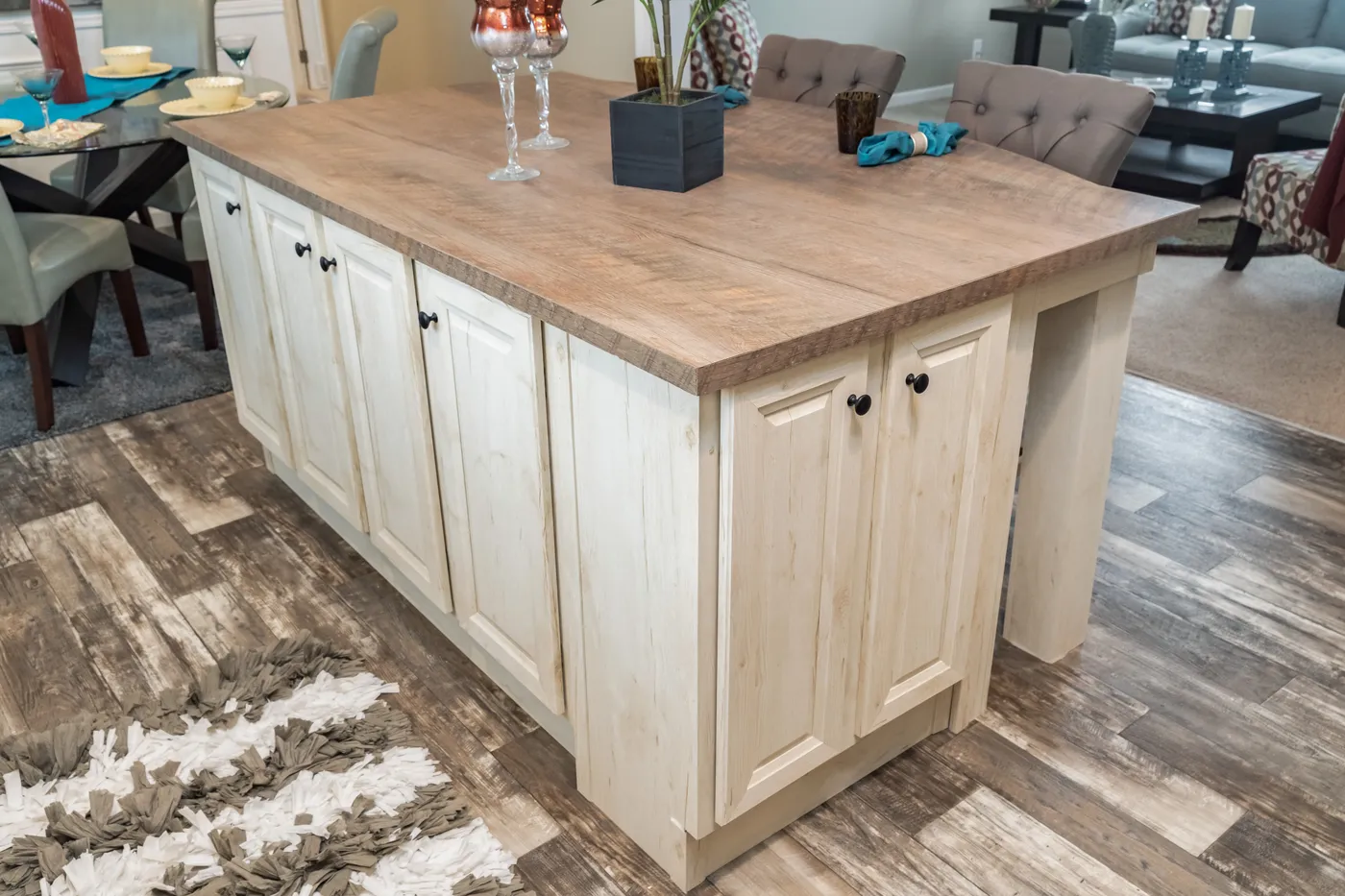 The 4608 ROCKETEER 5628 Kitchen. This Manufactured Mobile Home features 3 bedrooms and 2 baths.