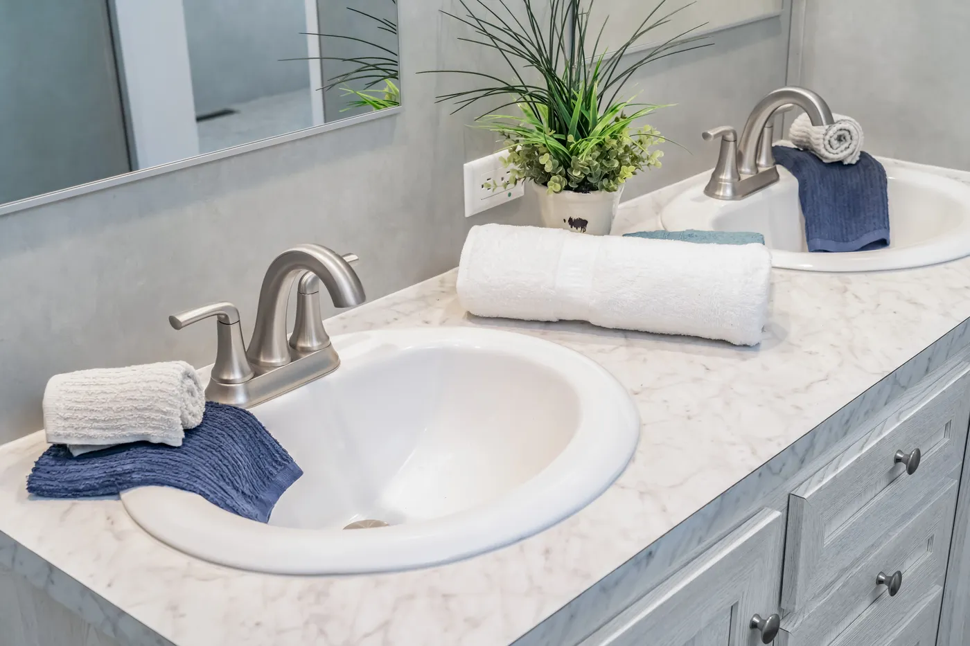 The ULTRA BREEZE 52 Primary Bathroom. This Manufactured Mobile Home features 3 bedrooms and 2 baths.