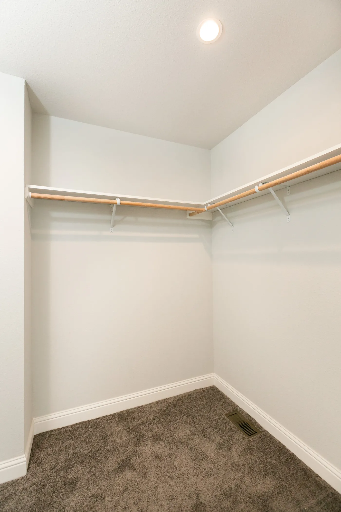 The CORONADO 2458B Primary Bedroom. This Manufactured Mobile Home features 3 bedrooms and 2 baths.