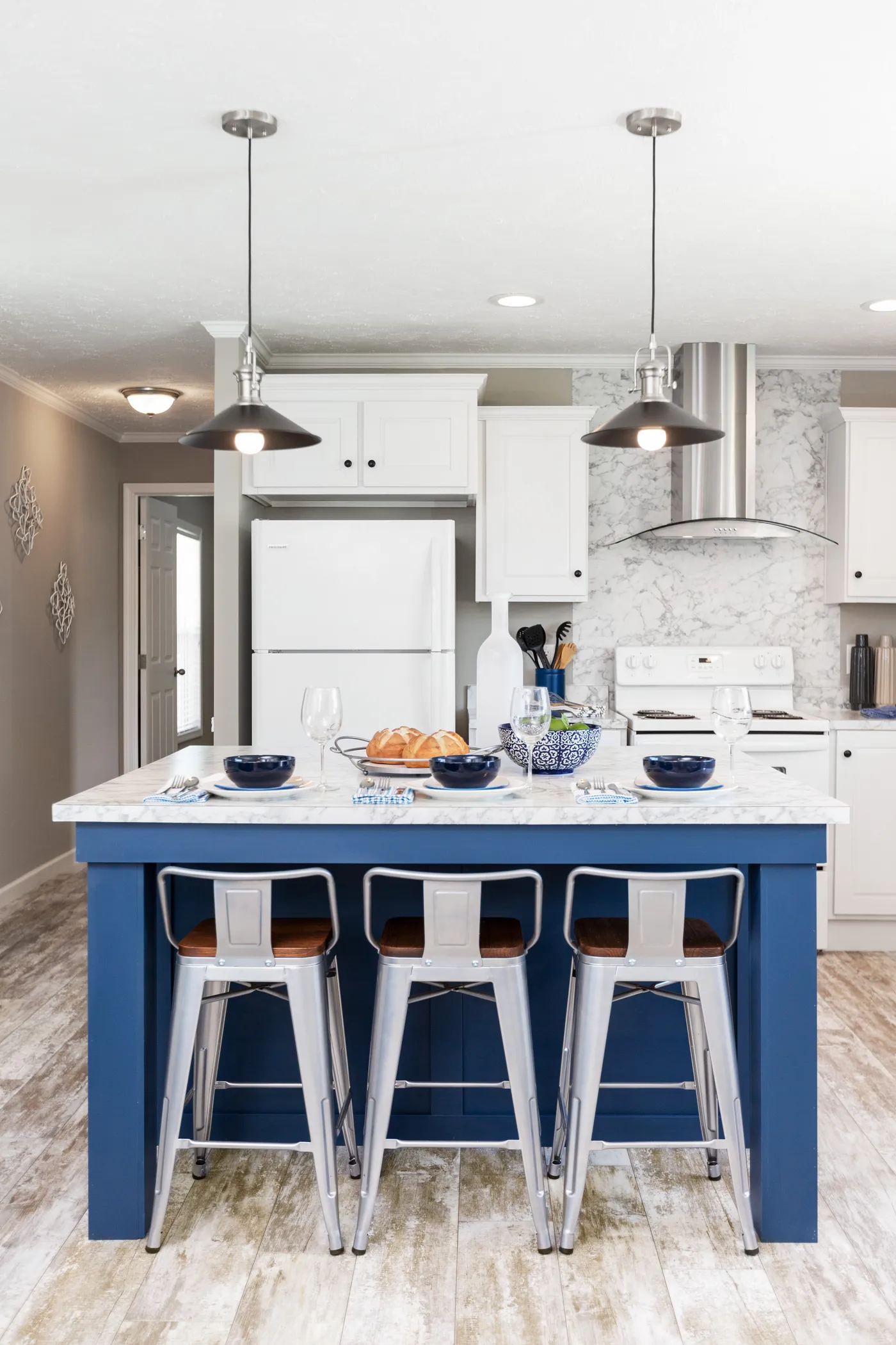 The 777 "COOL BREEZE" 7616 Kitchen. This Manufactured Mobile Home features 3 bedrooms and 2 baths.