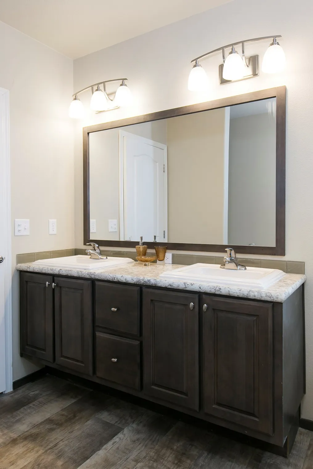 The 2023 COLUMBIA RIVER Primary Bathroom. This Manufactured Mobile Home features 3 bedrooms and 2 baths.