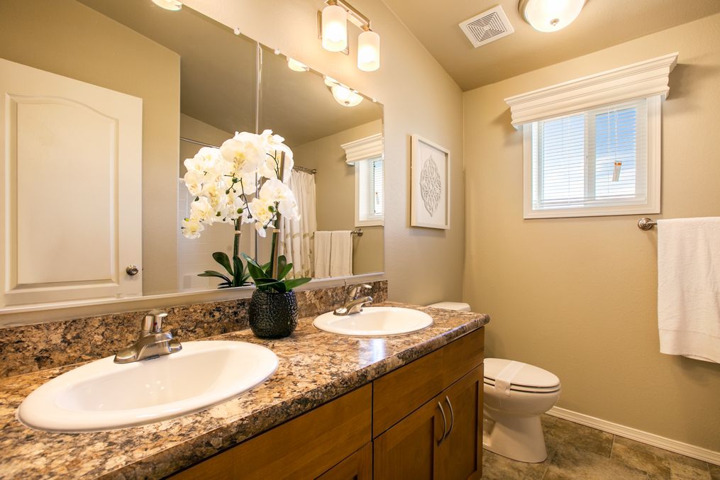 The THE WAVE Guest Bathroom. This Manufactured Mobile Home features 4 bedrooms and 2 baths.