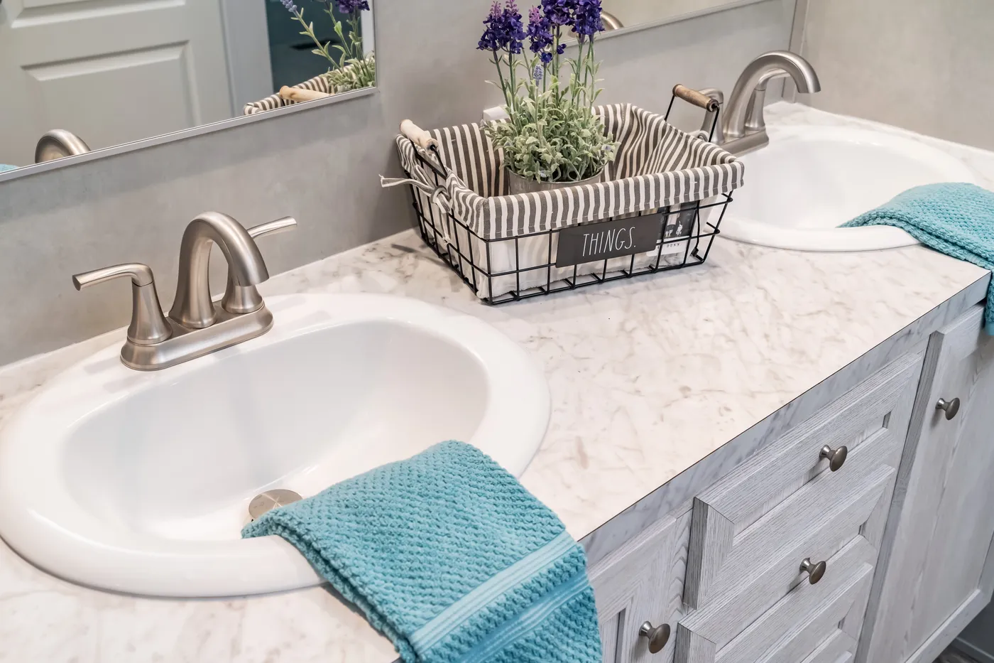 The ULTRA BREEZE 52 Primary Bathroom. This Manufactured Mobile Home features 3 bedrooms and 2 baths.