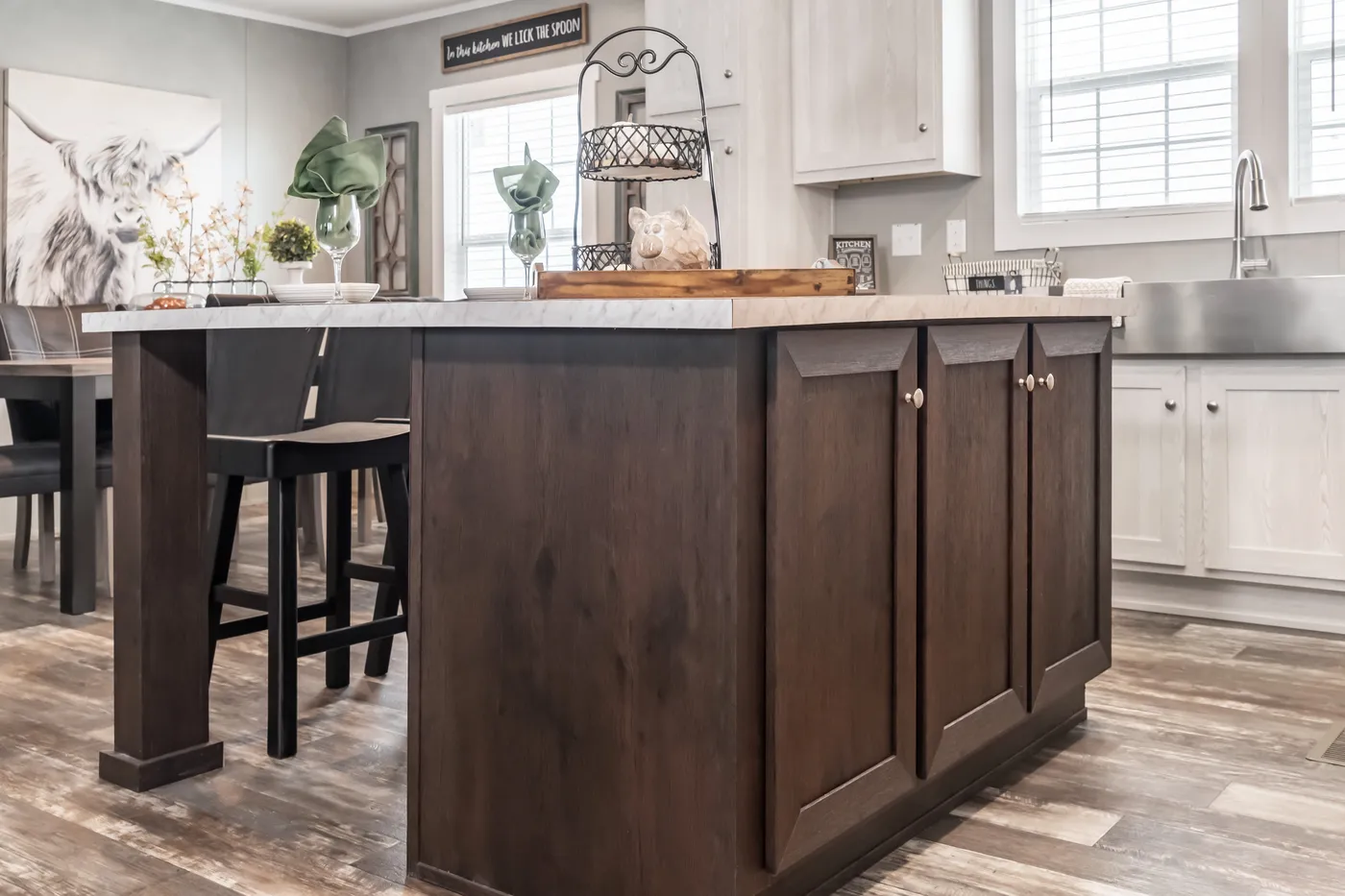 The ULTRA BREEZE 52 Kitchen. This Manufactured Mobile Home features 3 bedrooms and 2 baths.