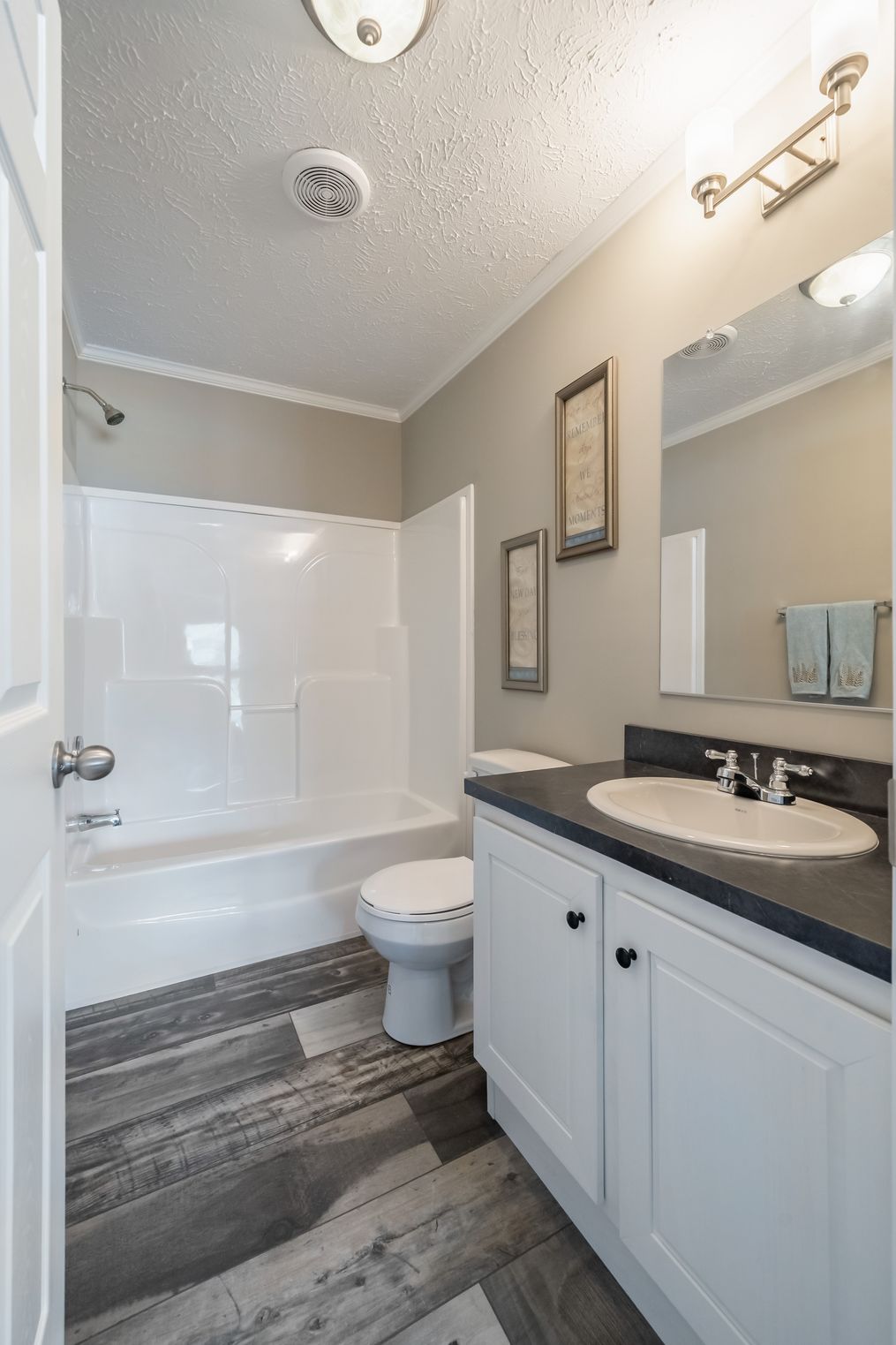 The 4602 ROCKETEER 2 7028 Guest Bathroom. This Manufactured Mobile Home features 4 bedrooms and 2 baths.
