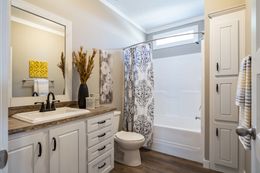 The 1434 CAROLINA "SOUTHERN BELLE" Guest Bathroom. This Manufactured Mobile Home features 3 bedrooms and 2 baths.