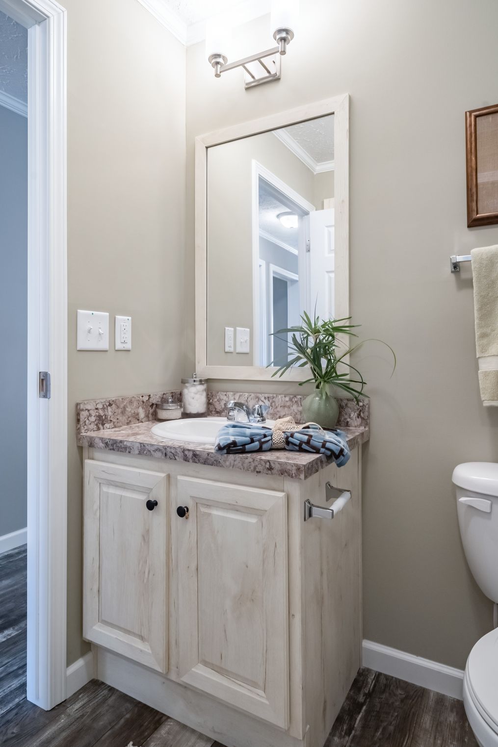The 4608 ROCKETEER 5628 Guest Bathroom. This Manufactured Mobile Home features 3 bedrooms and 2 baths.