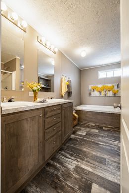The ULTRA PRO 52 Master Bathroom. This Manufactured Mobile Home features 3 bedrooms and 2 baths.