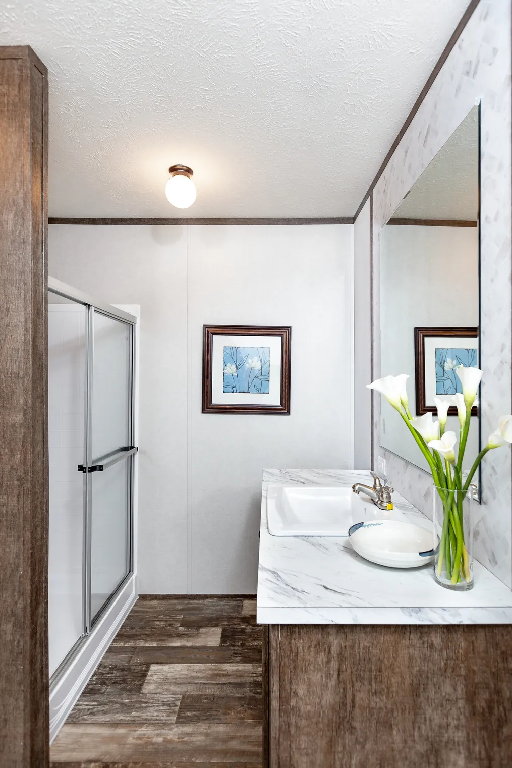 The MAYNARDVILLE CLASSIC 76 Primary Bathroom. This Manufactured Mobile Home features 3 bedrooms and 2 baths.