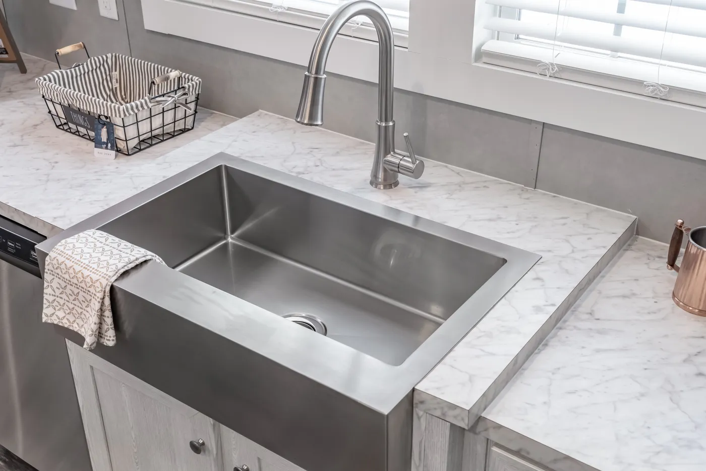 The ULTRA BREEZE 52 Kitchen. This Manufactured Mobile Home features 3 bedrooms and 2 baths.