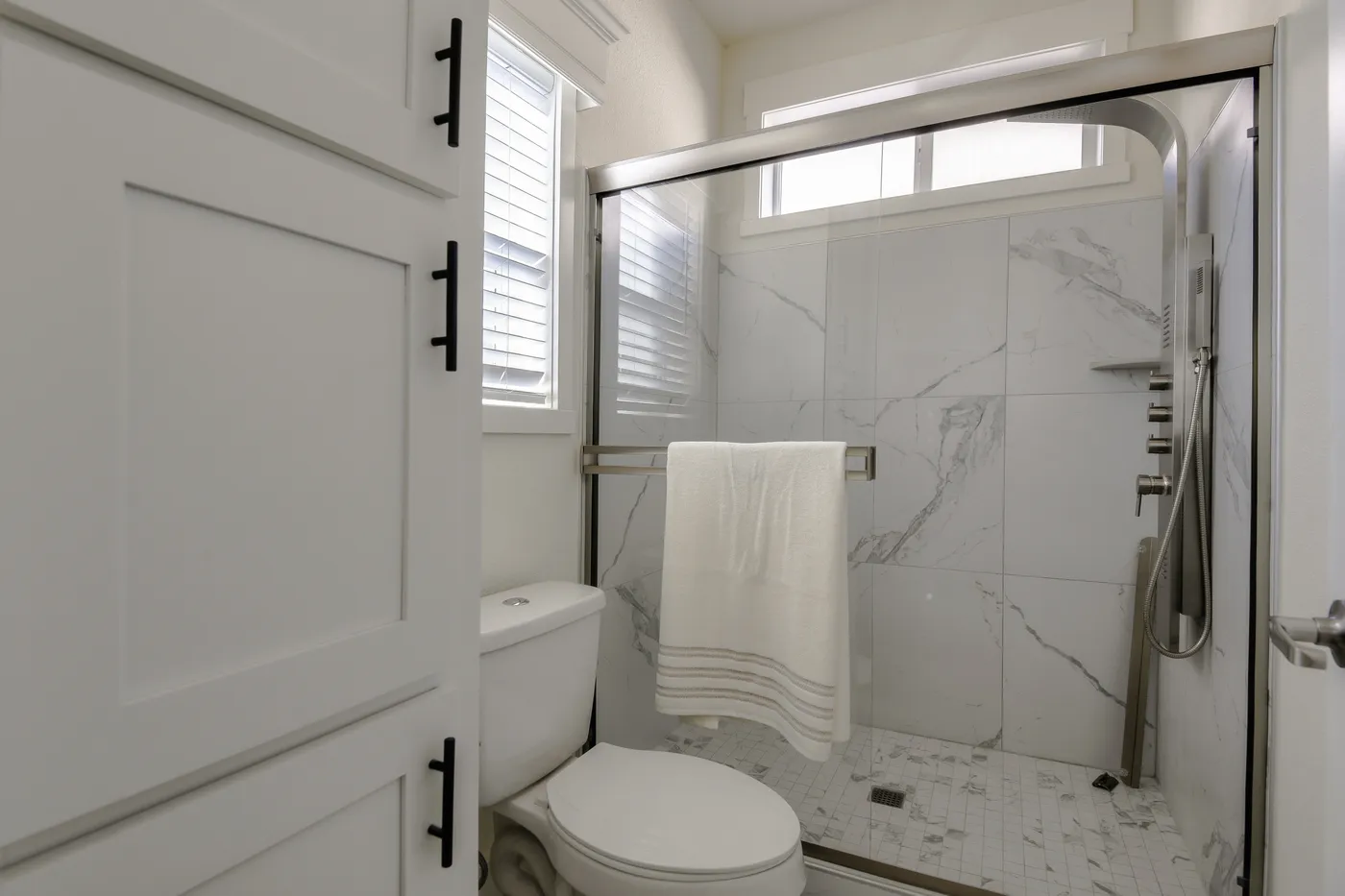 The CORONADO 2458F Primary Bathroom 2. This Manufactured Mobile Home features 3 bedrooms and 3 baths.