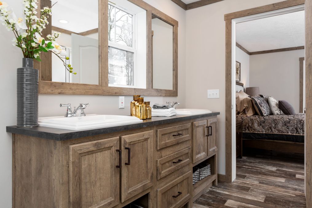 The AIMEE Master Bathroom. This Manufactured Mobile Home features 3 bedrooms and 2 baths.