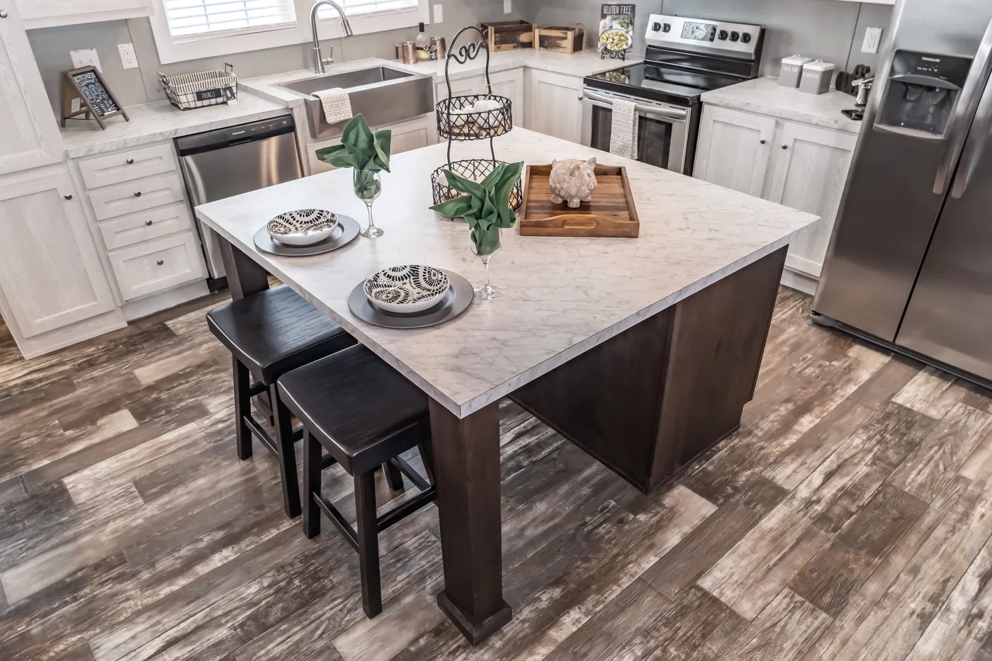 The ULTRA BREEZE 52 Kitchen. This Manufactured Mobile Home features 3 bedrooms and 2 baths.