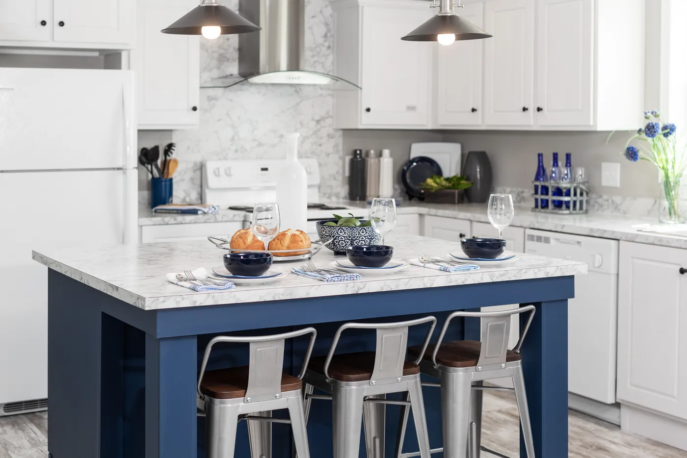 The 777 "COOL BREEZE" 7616 Kitchen. This Manufactured Mobile Home features 3 bedrooms and 2 baths.