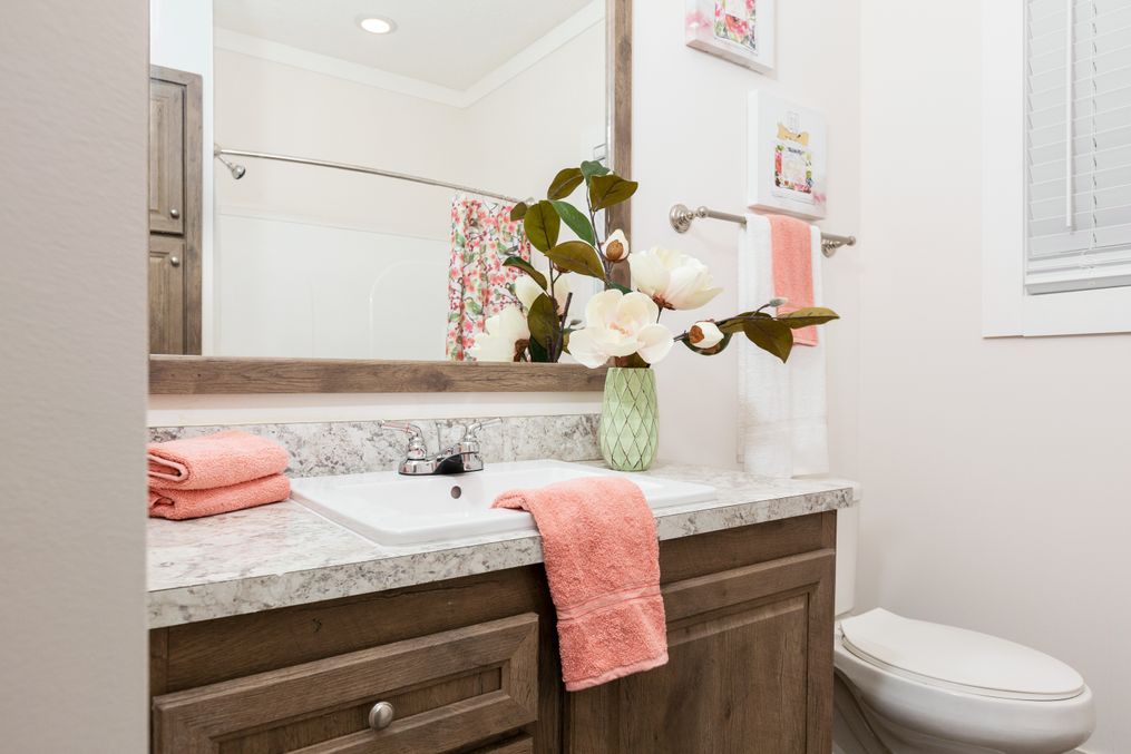 The 1439 CAROLINA "MAGNOLIA" Guest Bathroom. This Manufactured Mobile Home features 3 bedrooms and 2 baths.