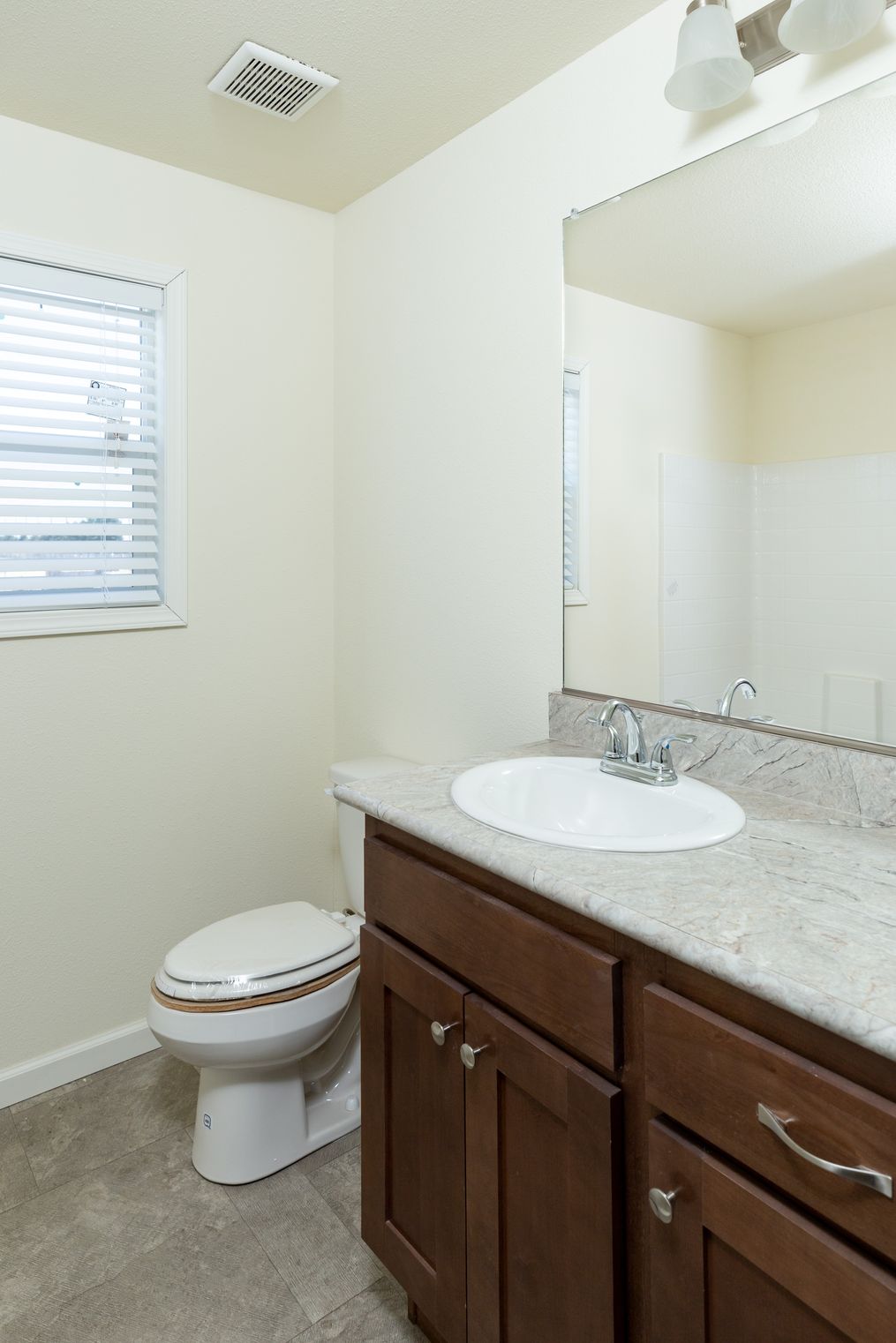The FAIRPOINT 14522B Guest Bathroom. This Manufactured Mobile Home features 2 bedrooms and 1 bath.