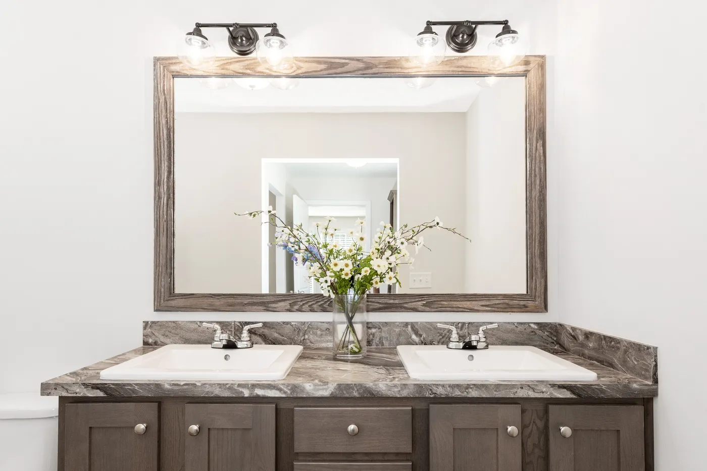 The SOMERSET DR 5228-MS012 SECT Primary Bathroom. This Manufactured Mobile Home features 3 bedrooms and 2 baths.