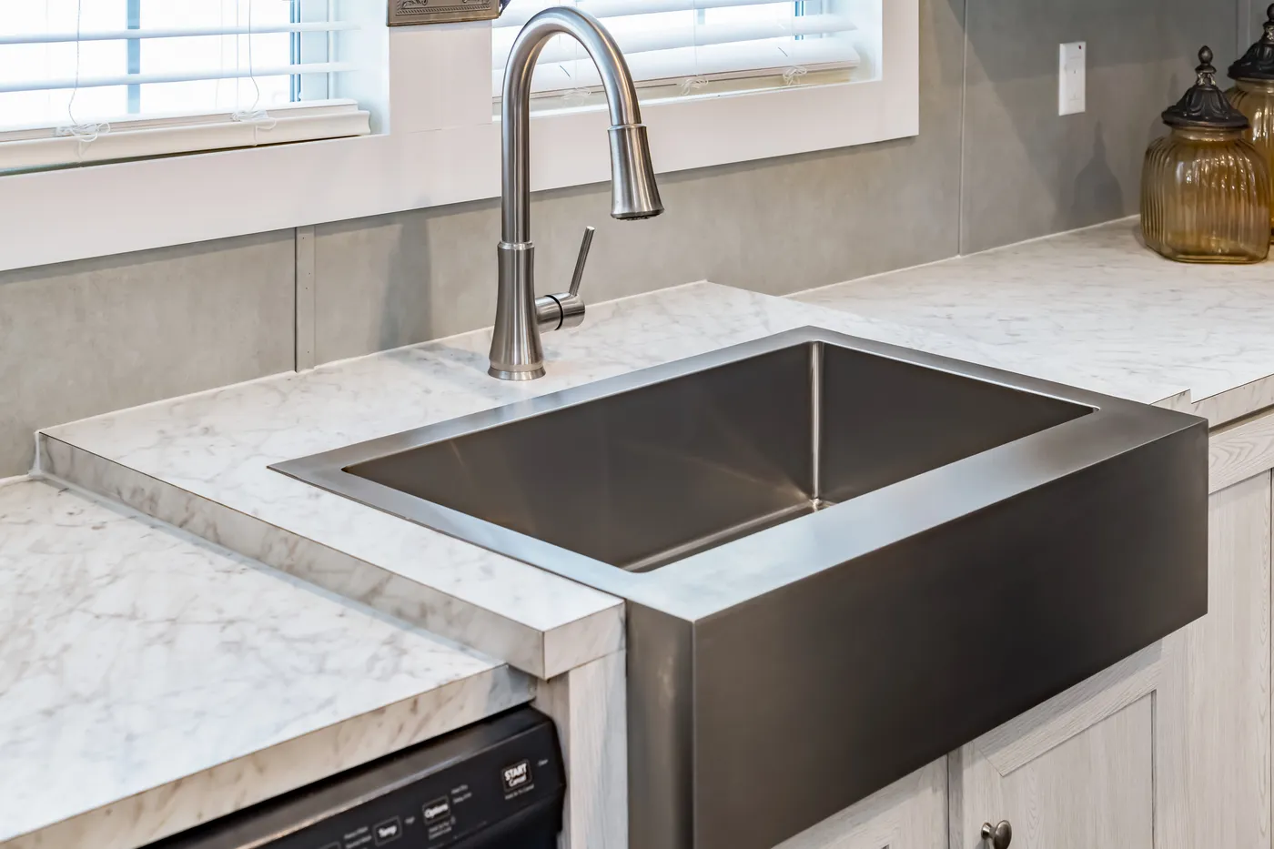 The ULTRA BREEZE 52 Kitchen. This Manufactured Mobile Home features 3 bedrooms and 2 baths.