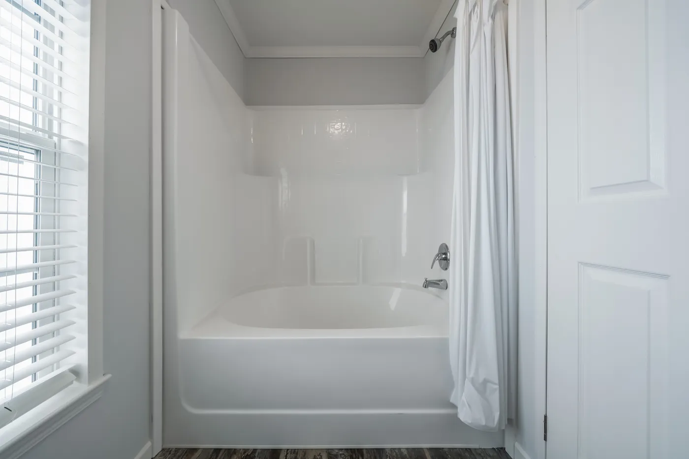 The THE LEAHY Guest Bathroom. This Manufactured Mobile Home features 4 bedrooms and 2 baths.