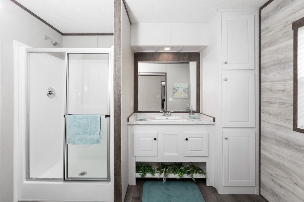 The BLAZER 76 P Master Bathroom. This Manufactured Mobile Home features 3 bedrooms and 2 baths.