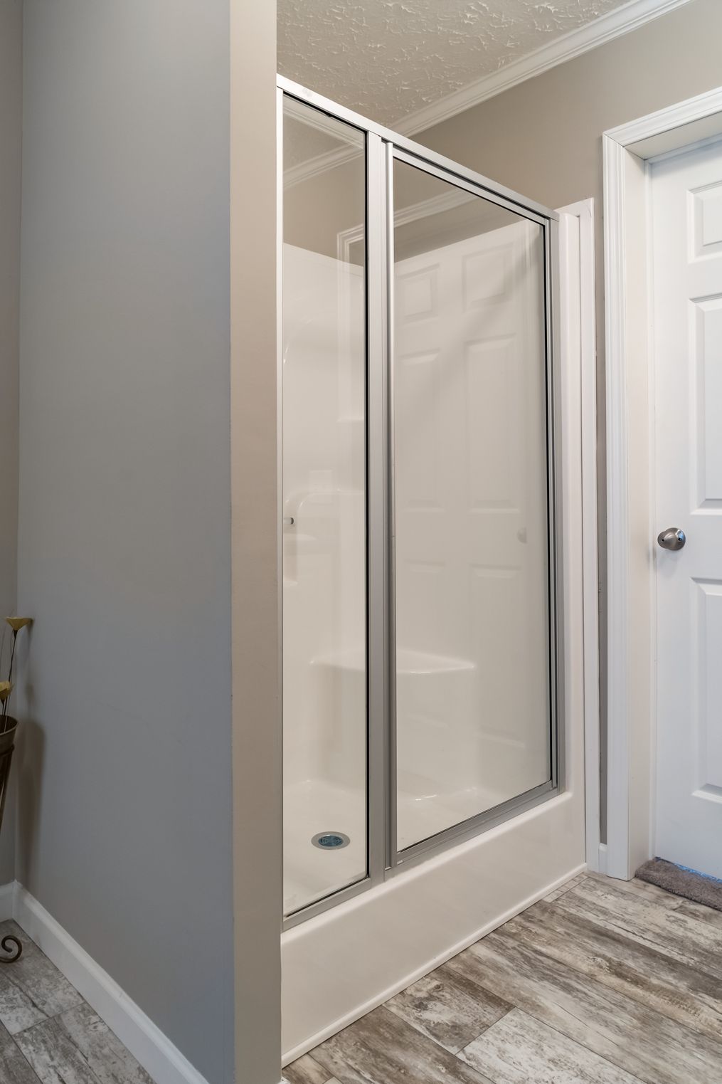 The 4603 ROCKETEER 3 5228 Primary Bathroom. This Manufactured Mobile Home features 3 bedrooms and 2 baths.