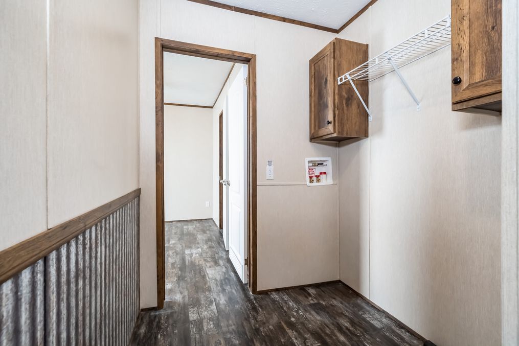 The THE CORNERBACK Foyer. This Manufactured Mobile Home features 2 bedrooms and 1 bath.