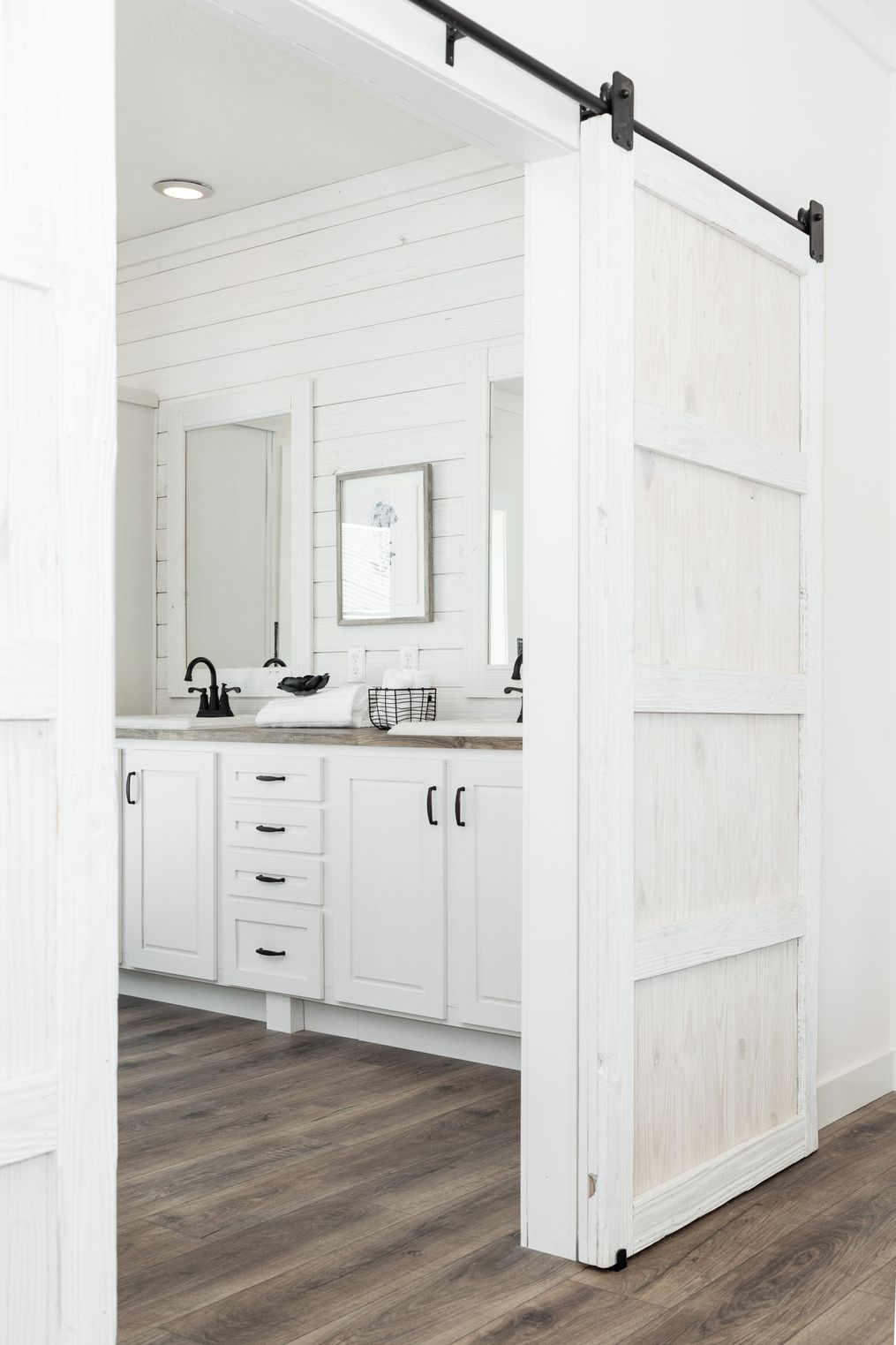 The 1434 CAROLINA "SOUTHERN BELLE" Primary Bathroom. This Manufactured Mobile Home features 3 bedrooms and 2 baths.