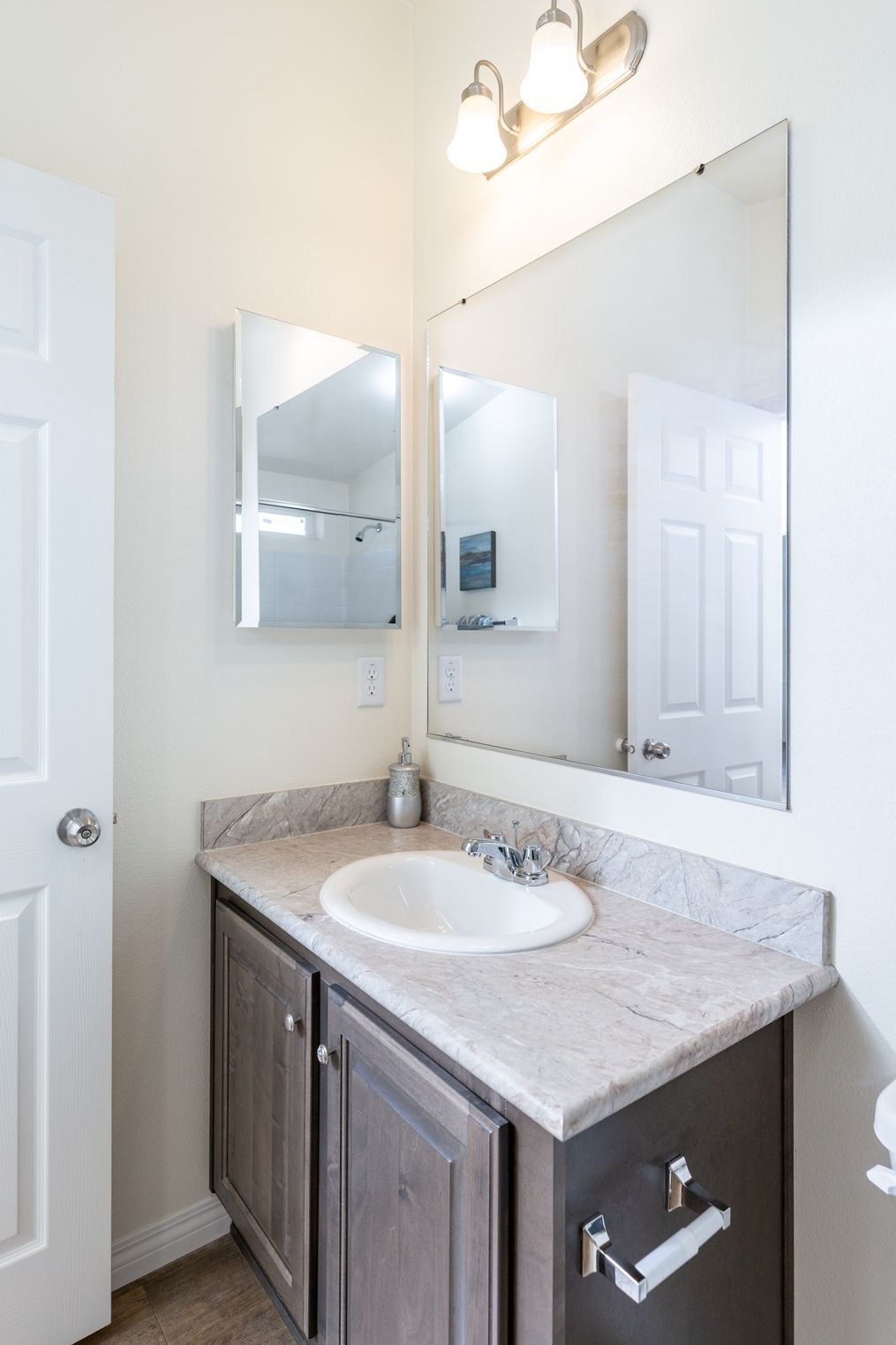 The CK661F Guest Bathroom. This Manufactured Mobile Home features 3 bedrooms and 2 baths.
