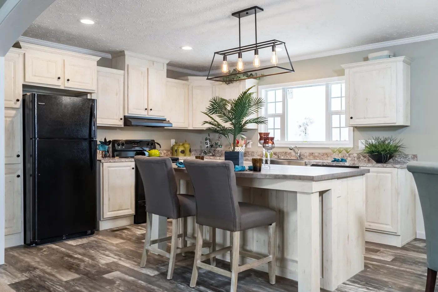 The 4608 ROCKETEER 5628 Kitchen. This Manufactured Mobile Home features 3 bedrooms and 2 baths.