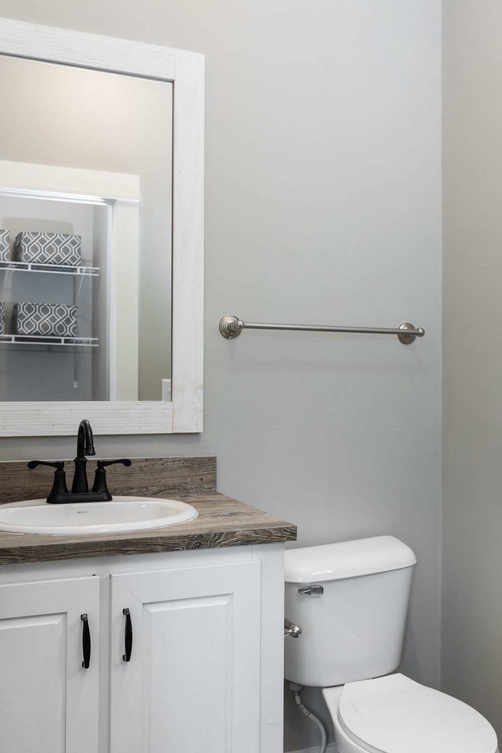 The 1440 CAROLINA 4BR BELLE Guest Bathroom. This Manufactured Mobile Home features 4 bedrooms and 2 baths.