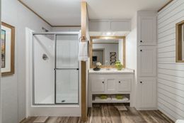 The BLAZER EXTREME 1666 F Primary Bathroom. This Manufactured Mobile Home features 3 bedrooms and 2 baths.