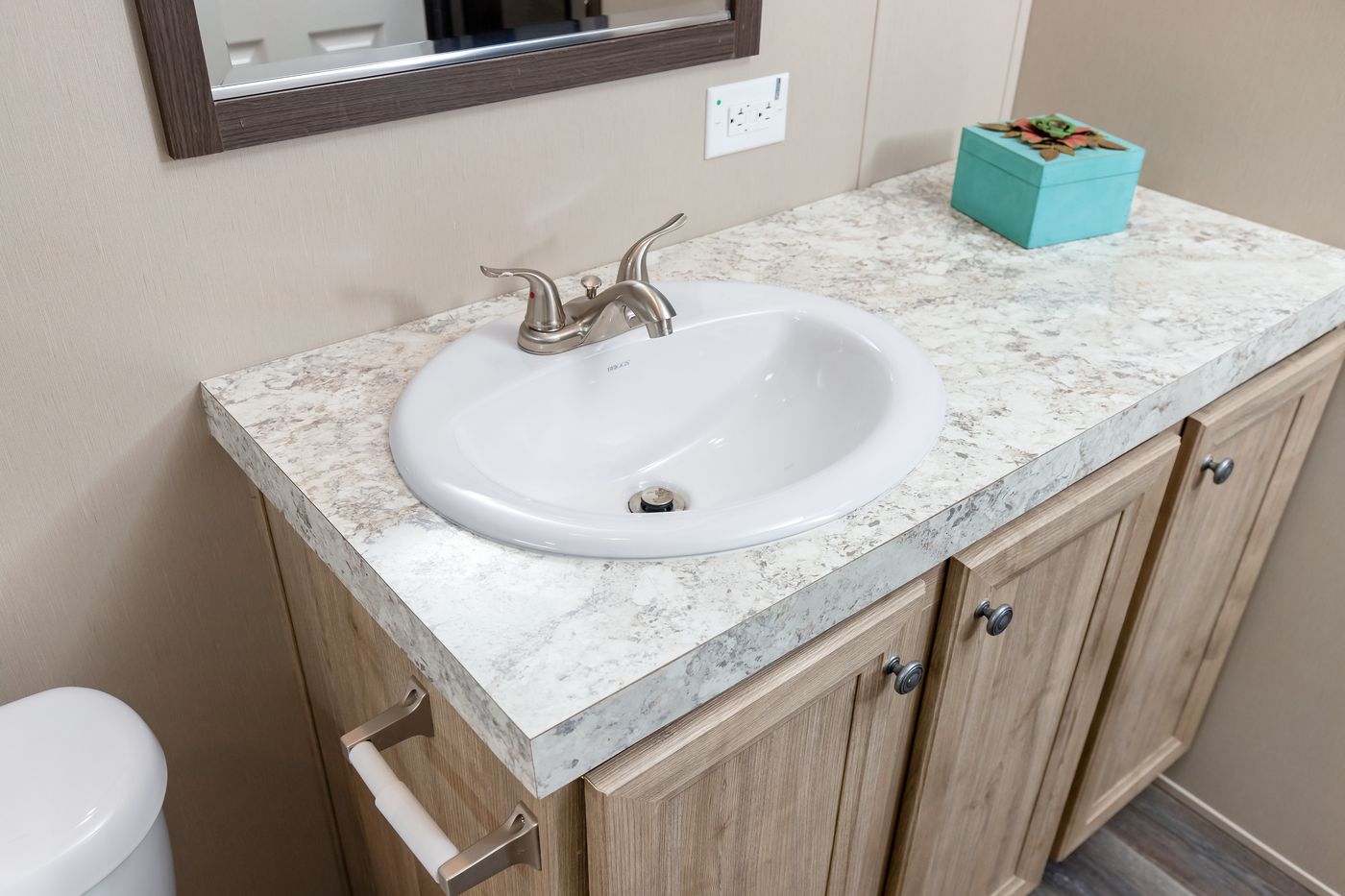 The PT 78 Guest Bathroom. This Manufactured Mobile Home features 3 bedrooms and 2 baths.