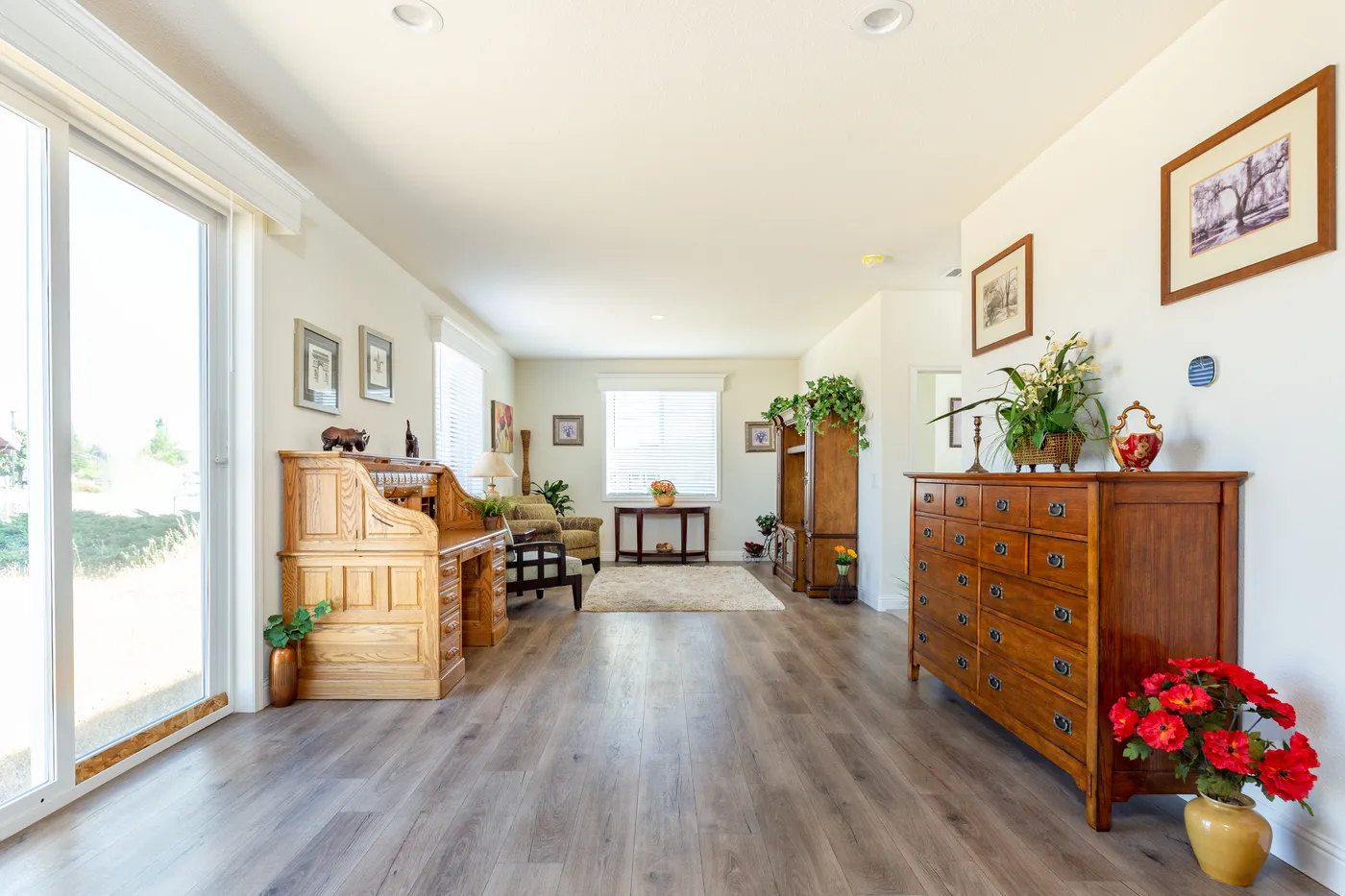 The CORONADO 2458C Family Room. This Manufactured Mobile Home features 3 bedrooms and 2 baths.