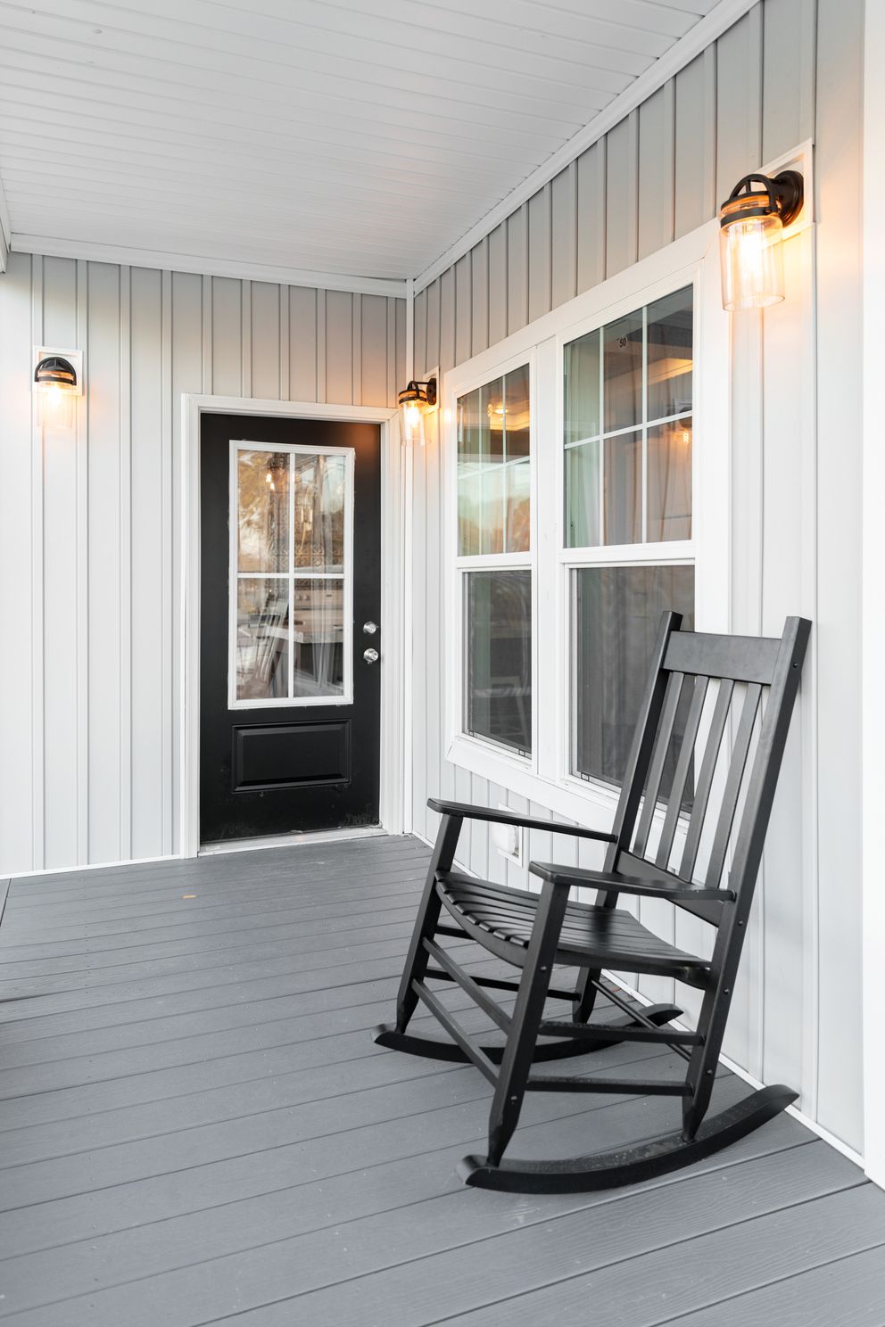 The 1440 CAROLINA 4BR BELLE Exterior. This Manufactured Mobile Home features 4 bedrooms and 2 baths.