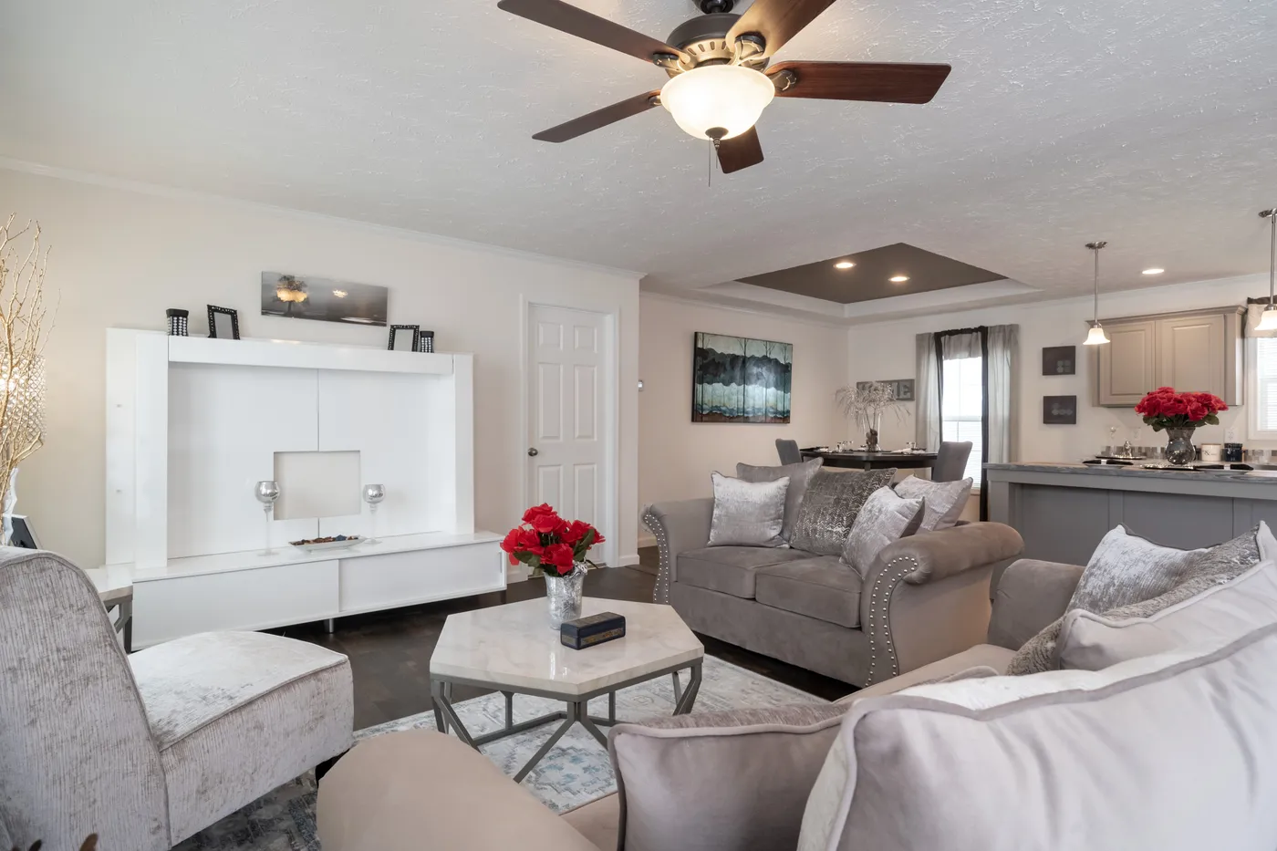 The 4620 "957 PARK AVENUE" 6428 Kitchen. This Manufactured Mobile Home features 3 bedrooms and 2 baths.